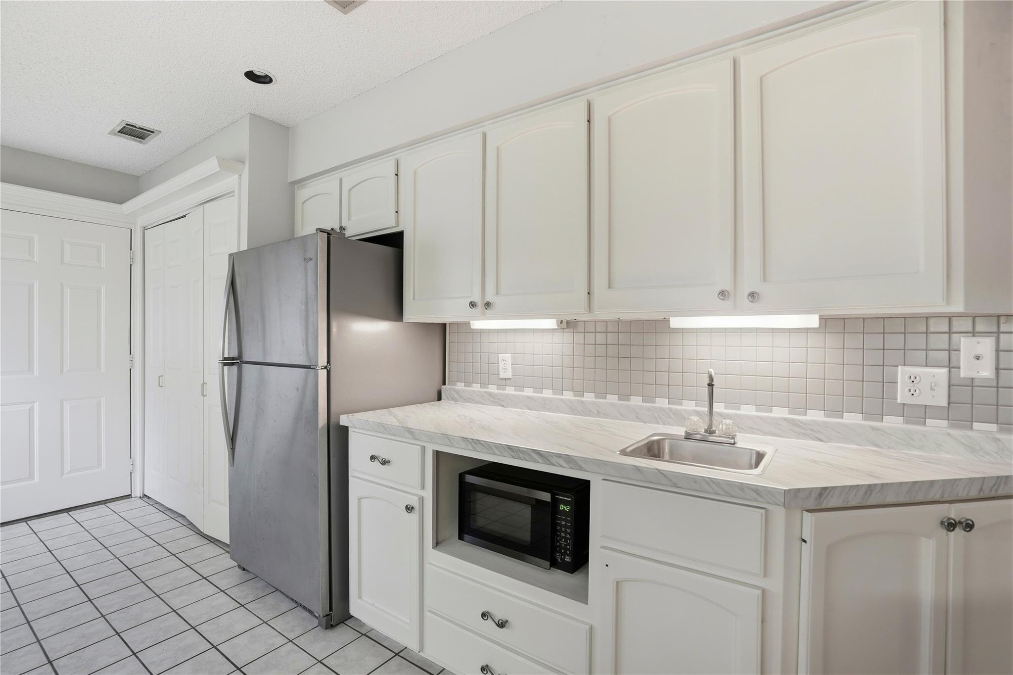 1201 Burkett Cir, Cameron, TX 76520