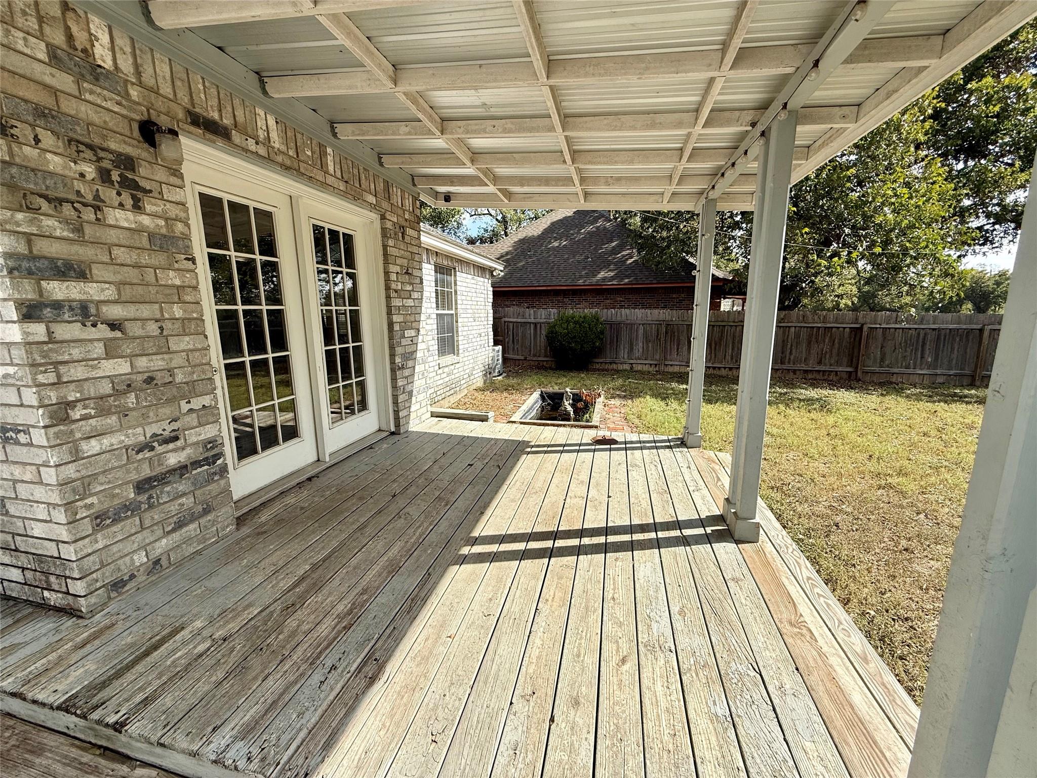 1201 Burkett Cir, Cameron, TX 76520