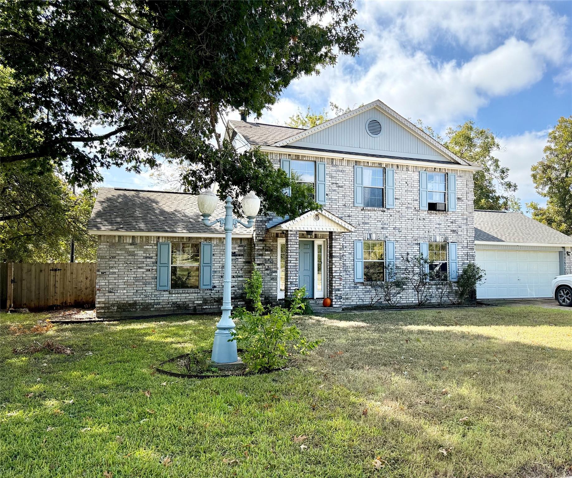 1201 Burkett Cir, Cameron, TX 76520