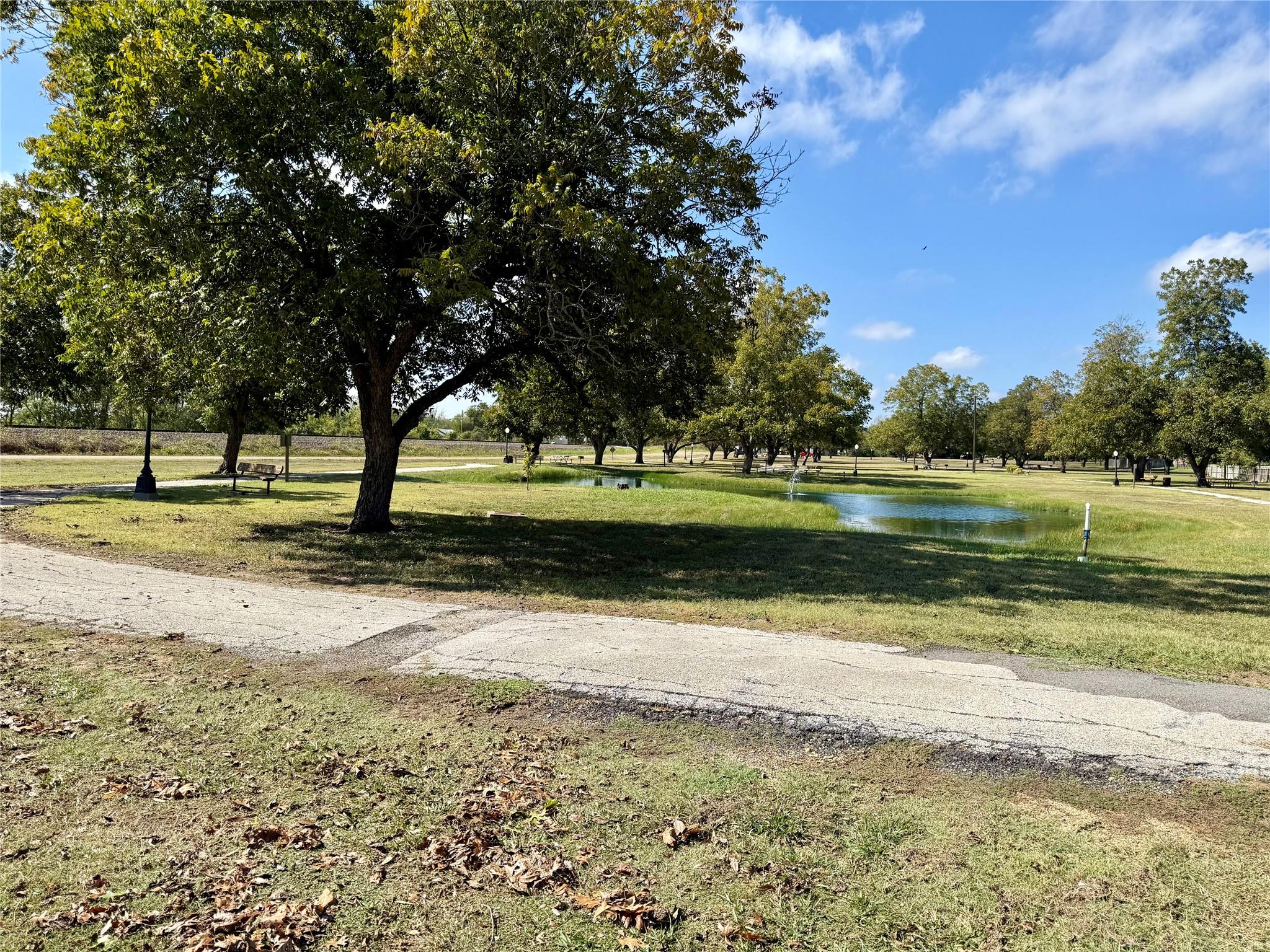 1201 Burkett Cir, Cameron, TX 76520