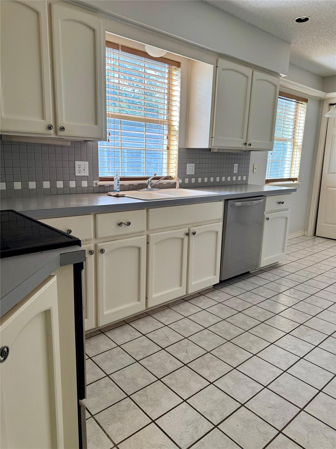 1201 Burkett Cir, Cameron, TX 76520