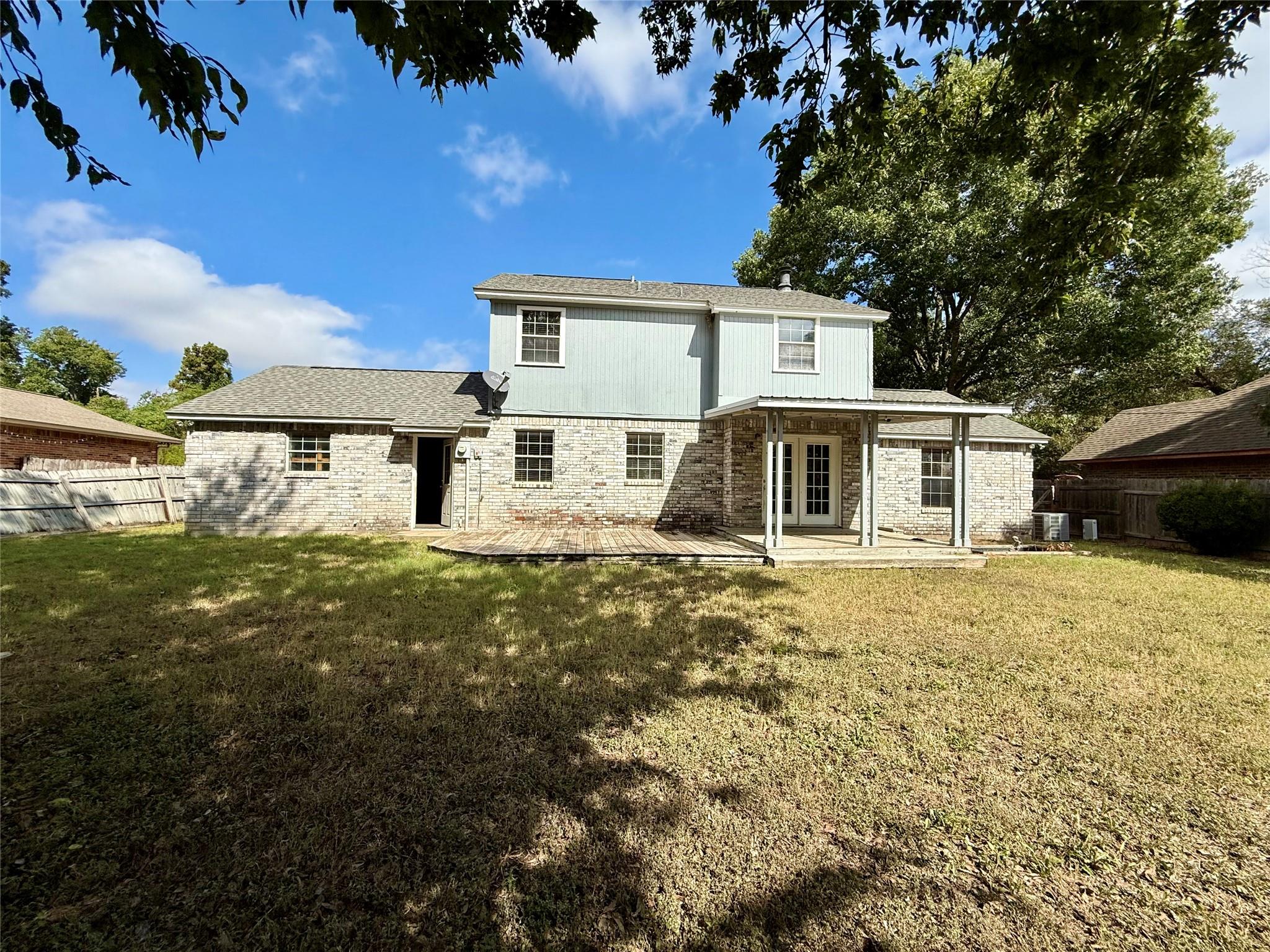 1201 Burkett Cir, Cameron, TX 76520