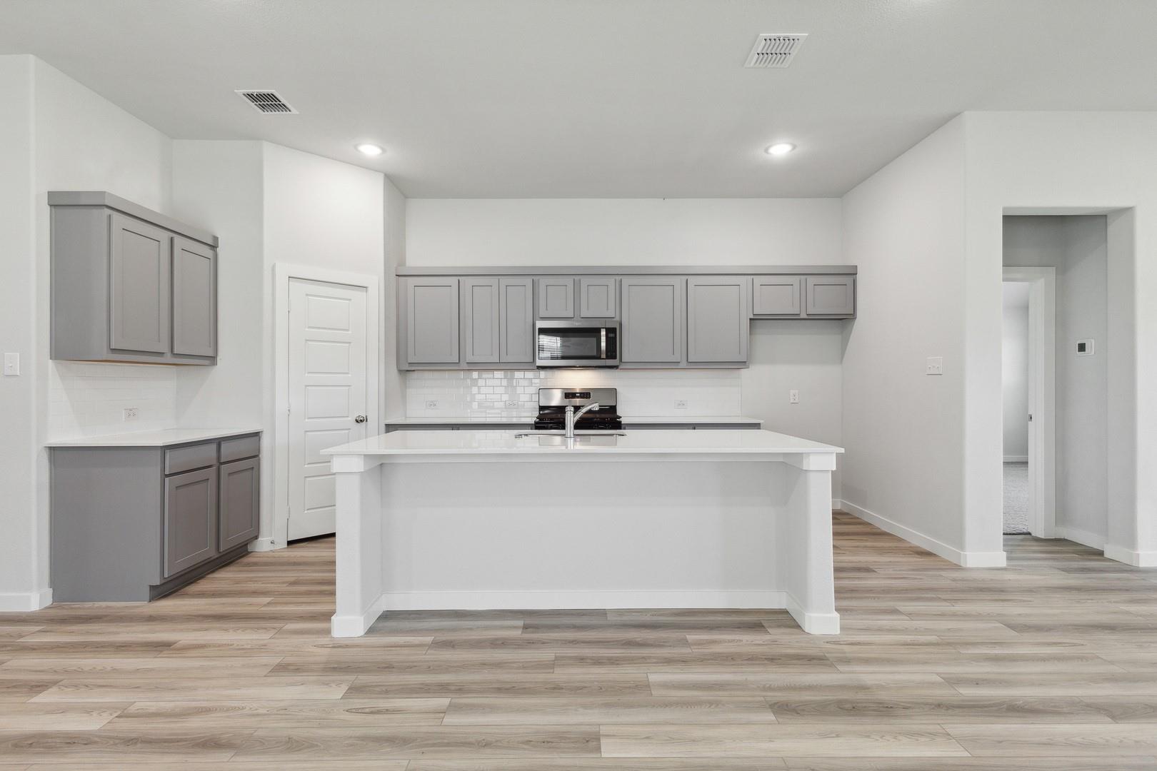 120 Mandeville Dr, Hutto, TX 78634