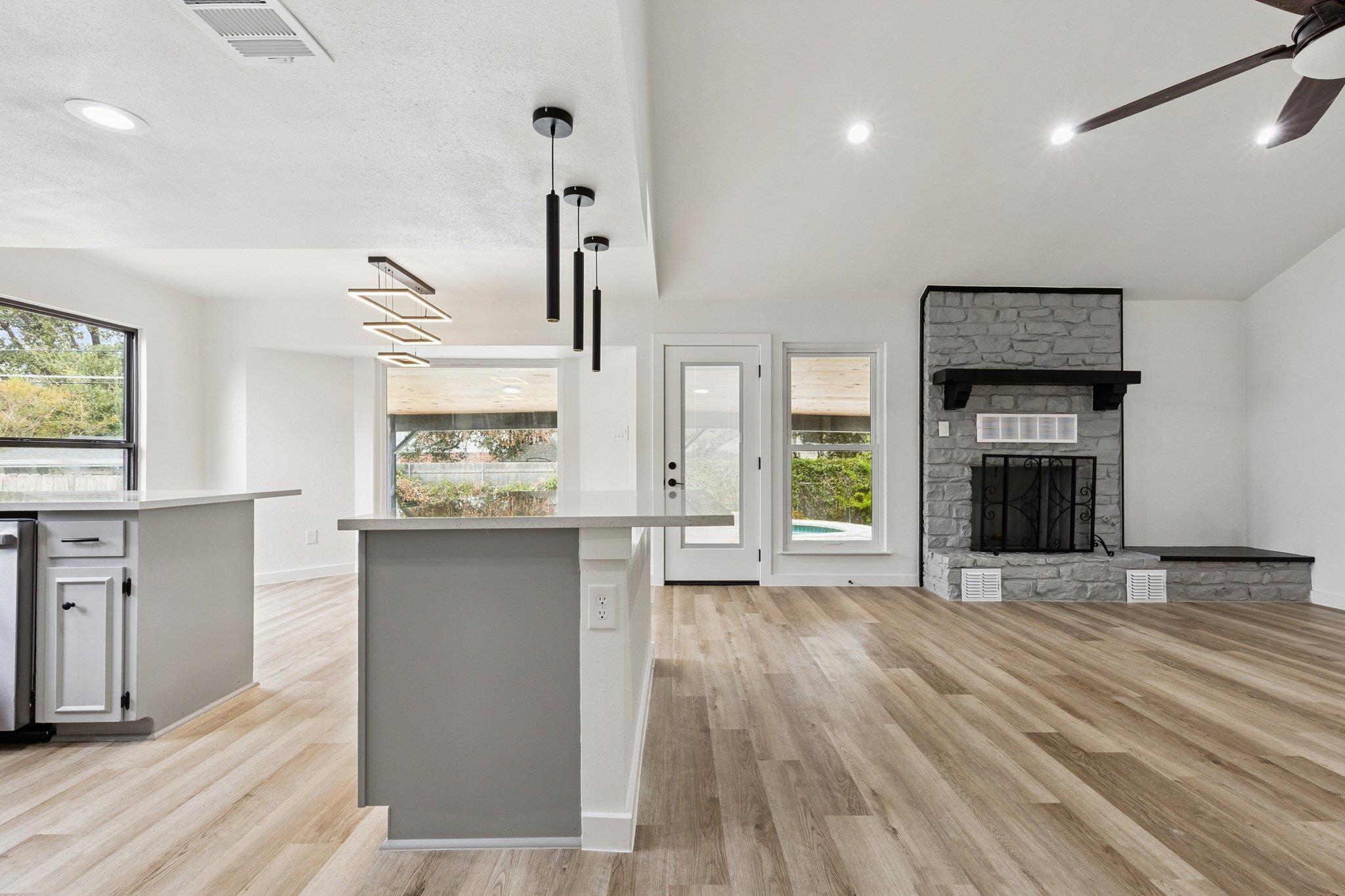 3912 Hillside Dr, Round Rock, TX 78681