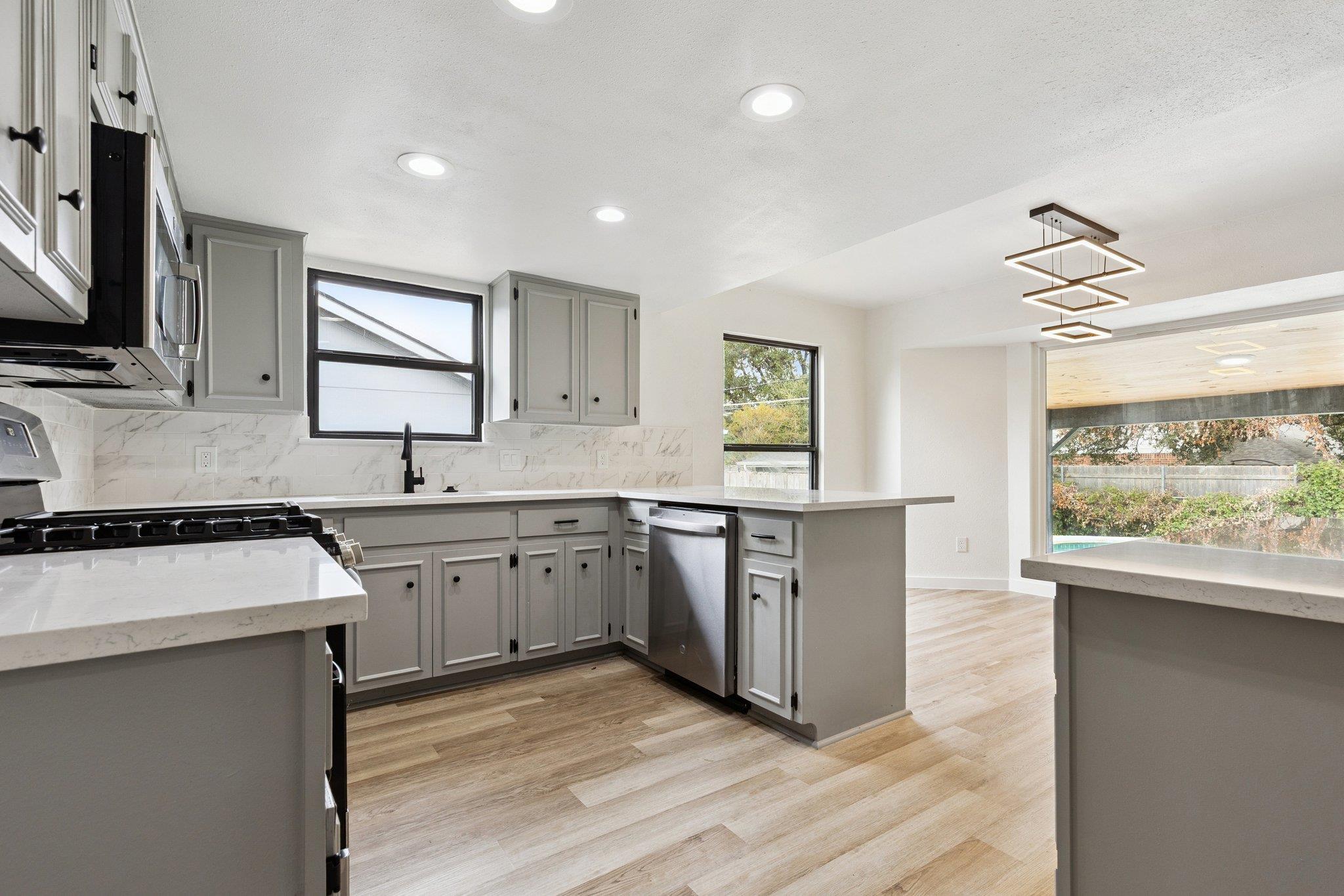 3912 Hillside Dr, Round Rock, TX 78681