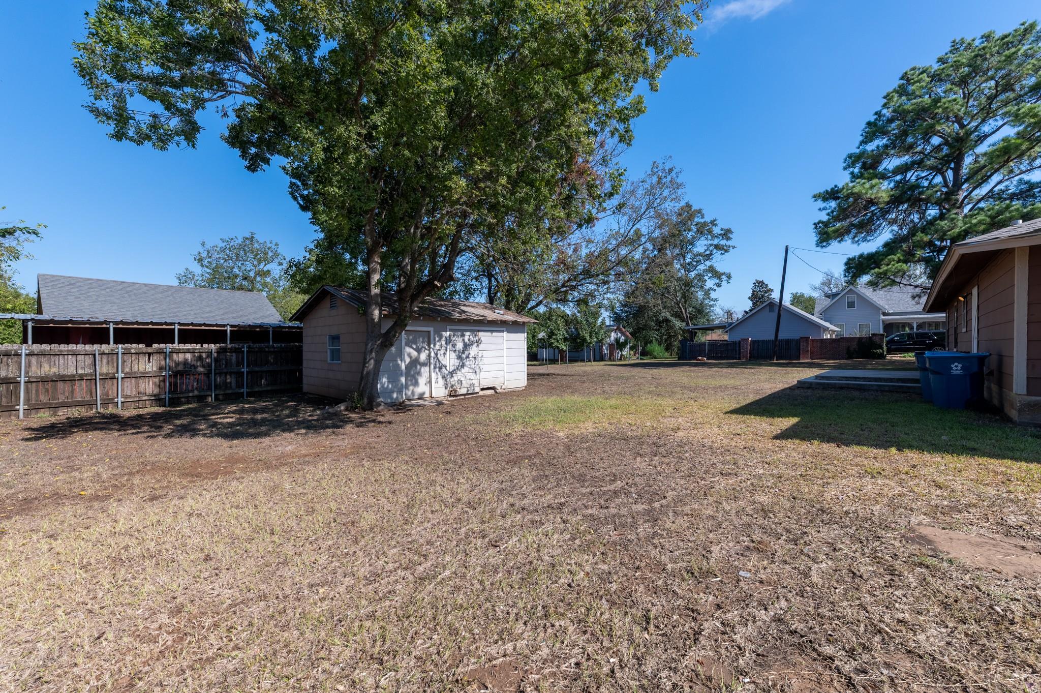 606 E E 2nd St, Elgin, TX 78621