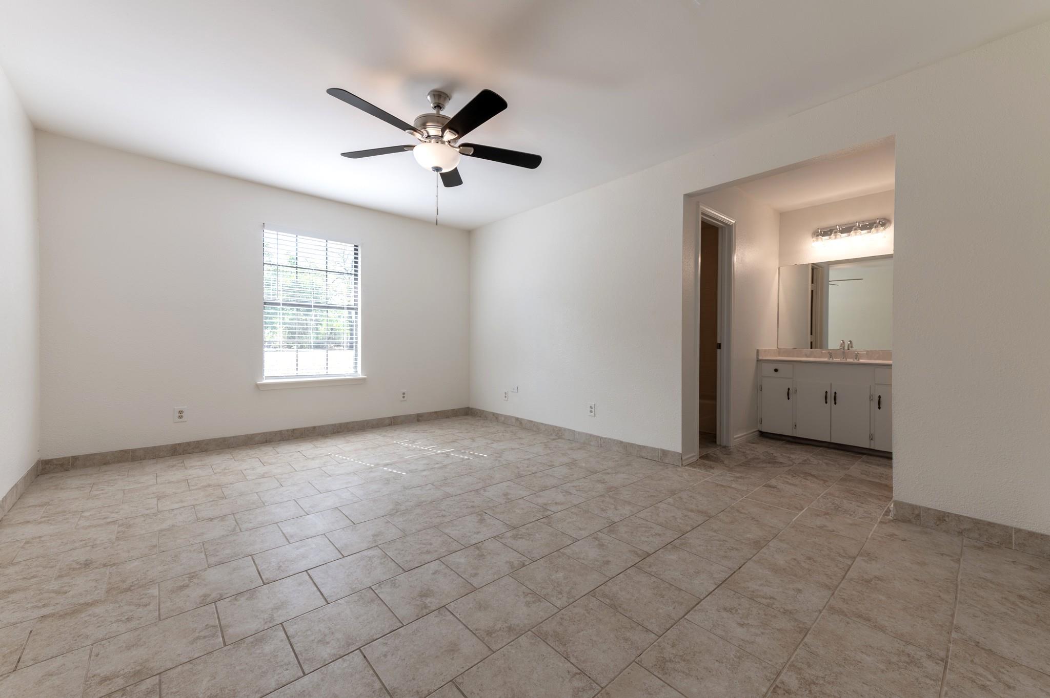 606 E E 2nd St, Elgin, TX 78621