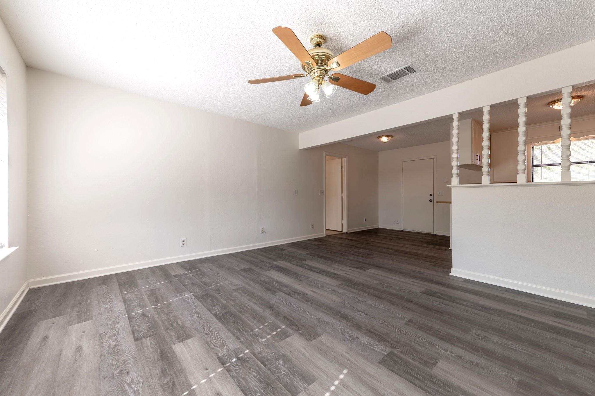 606 E E 2nd St, Elgin, TX 78621