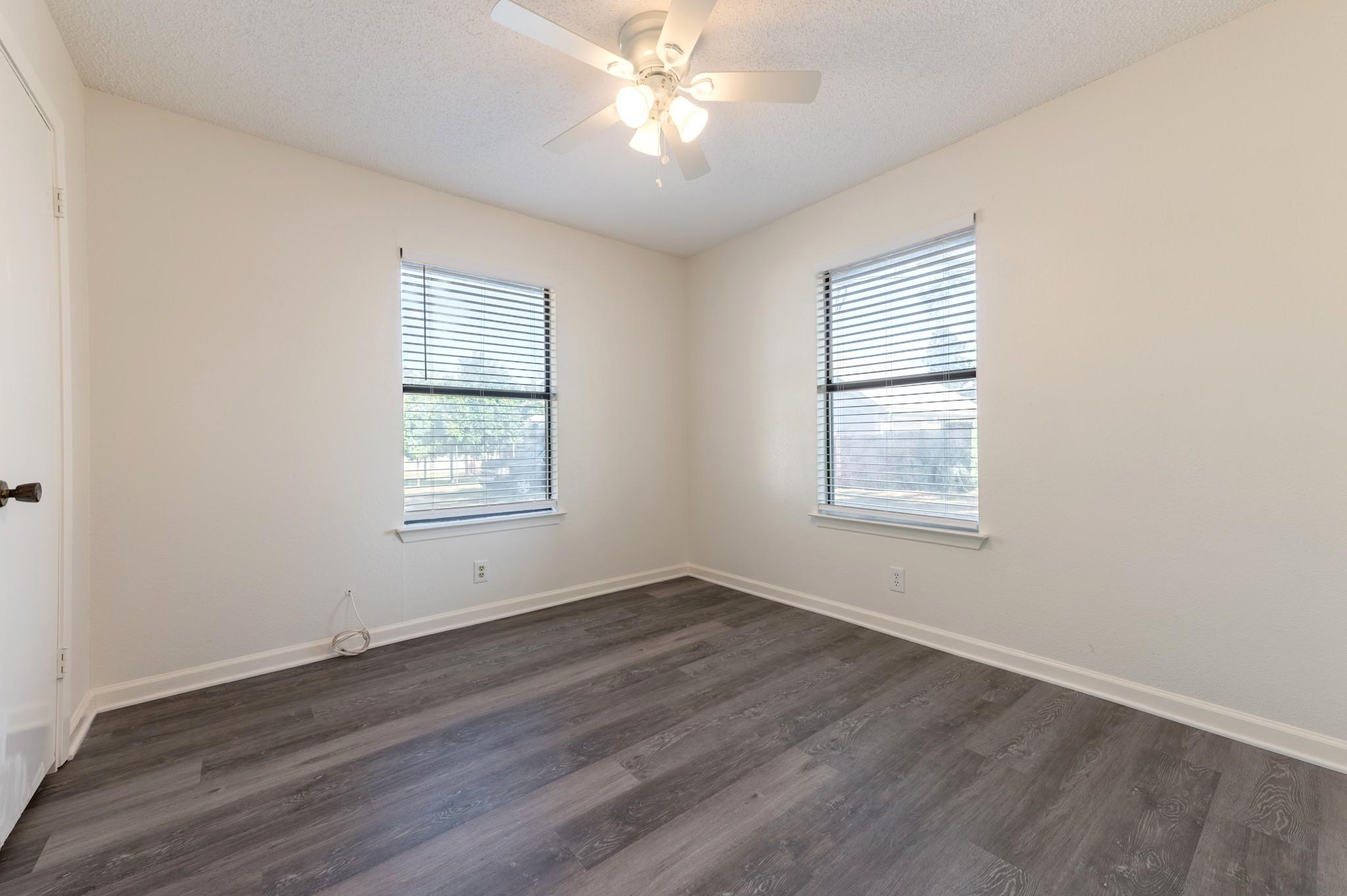 606 E E 2nd St, Elgin, TX 78621