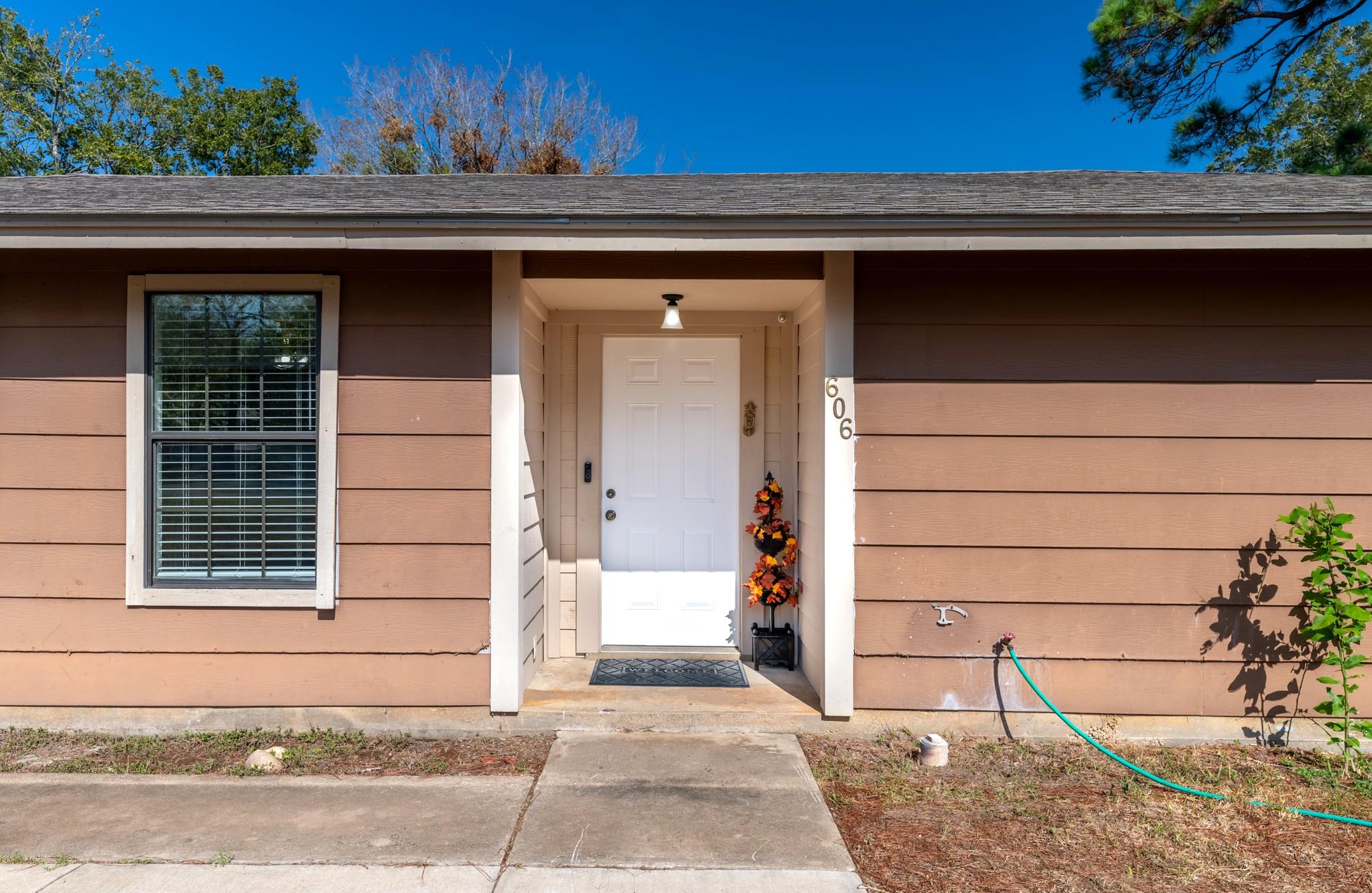 606 E E 2nd St, Elgin, TX 78621