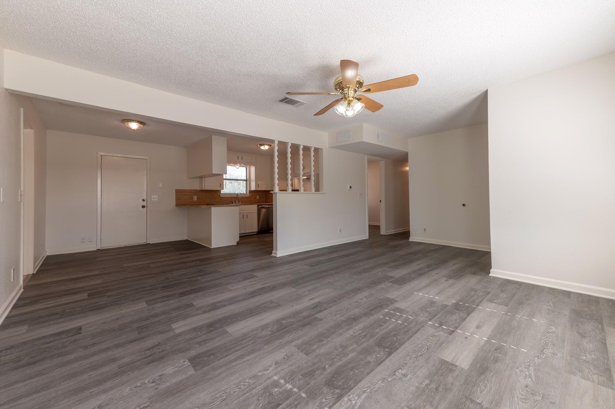 606 E E 2nd St, Elgin, TX 78621