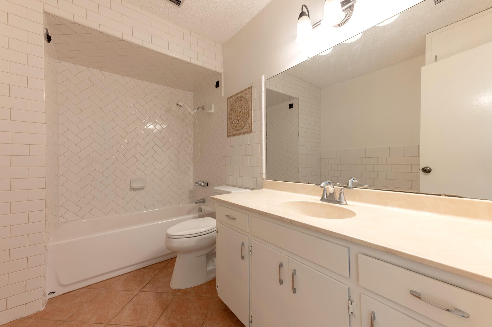 606 E E 2nd St, Elgin, TX 78621