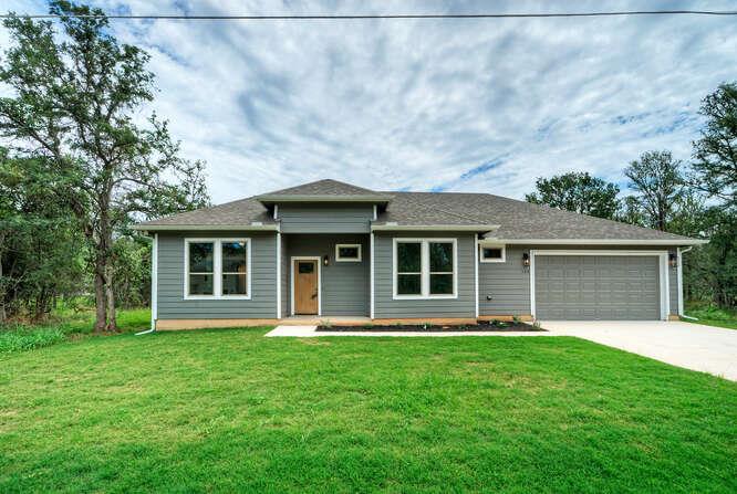 126 E Pauwela Ln, Bastrop, TX 78602
