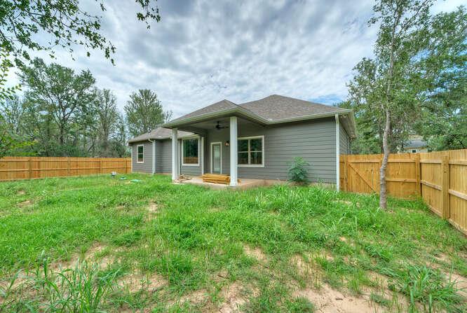 126 E Pauwela Ln, Bastrop, TX 78602