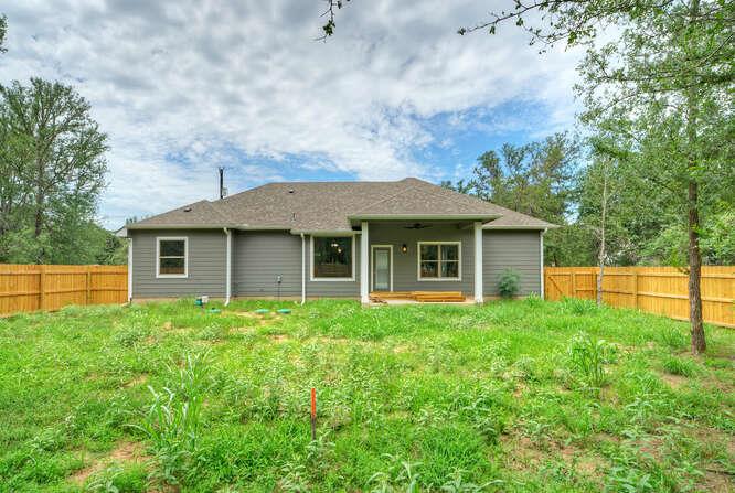 126 E Pauwela Ln, Bastrop, TX 78602