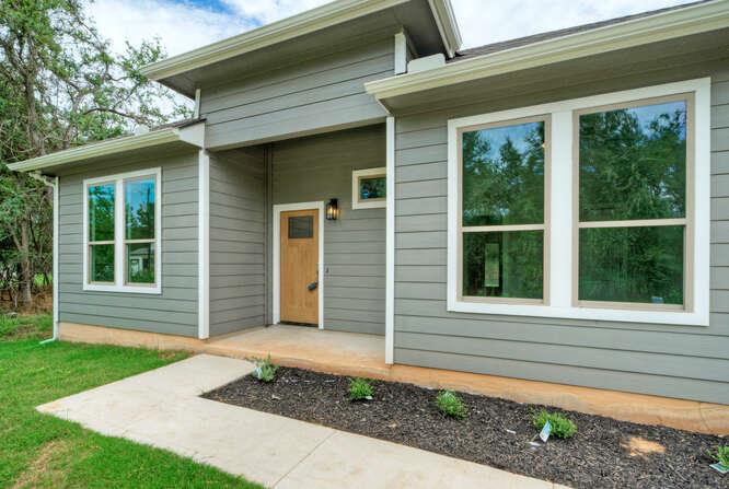 126 E Pauwela Ln, Bastrop, TX 78602