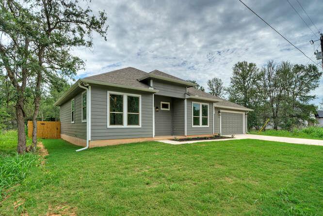 126 E Pauwela Ln, Bastrop, TX 78602