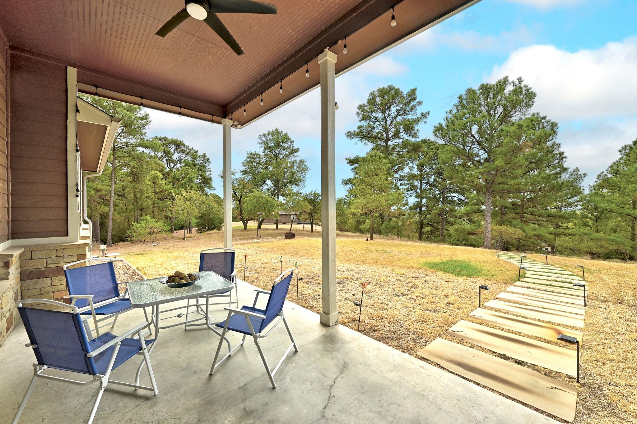 133 & 135 E Keanahalululu Ln, Bastrop, TX 78602