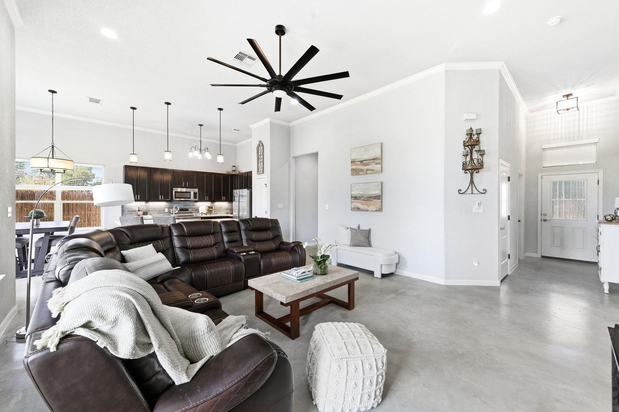 133 & 135 E Keanahalululu Ln, Bastrop, TX 78602