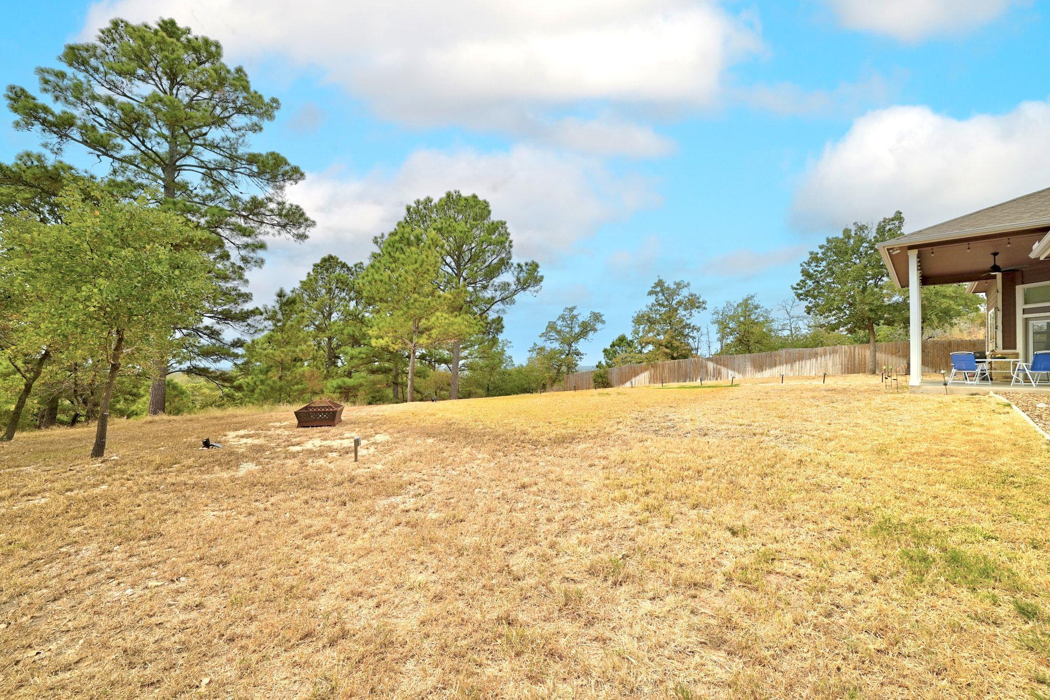 133 & 135 E Keanahalululu Ln, Bastrop, TX 78602