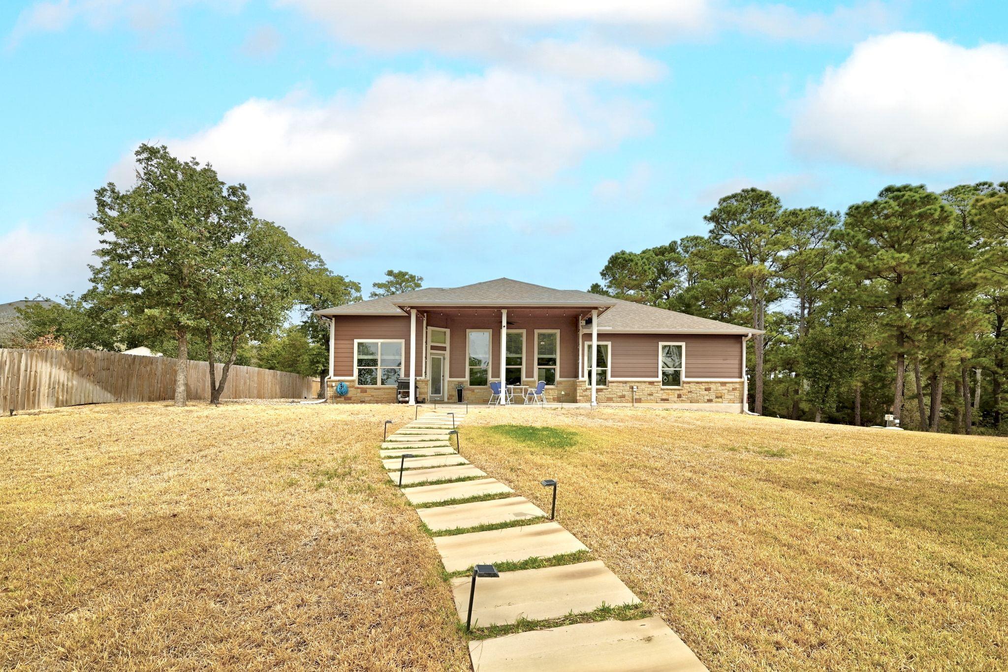 133 & 135 E Keanahalululu Ln, Bastrop, TX 78602