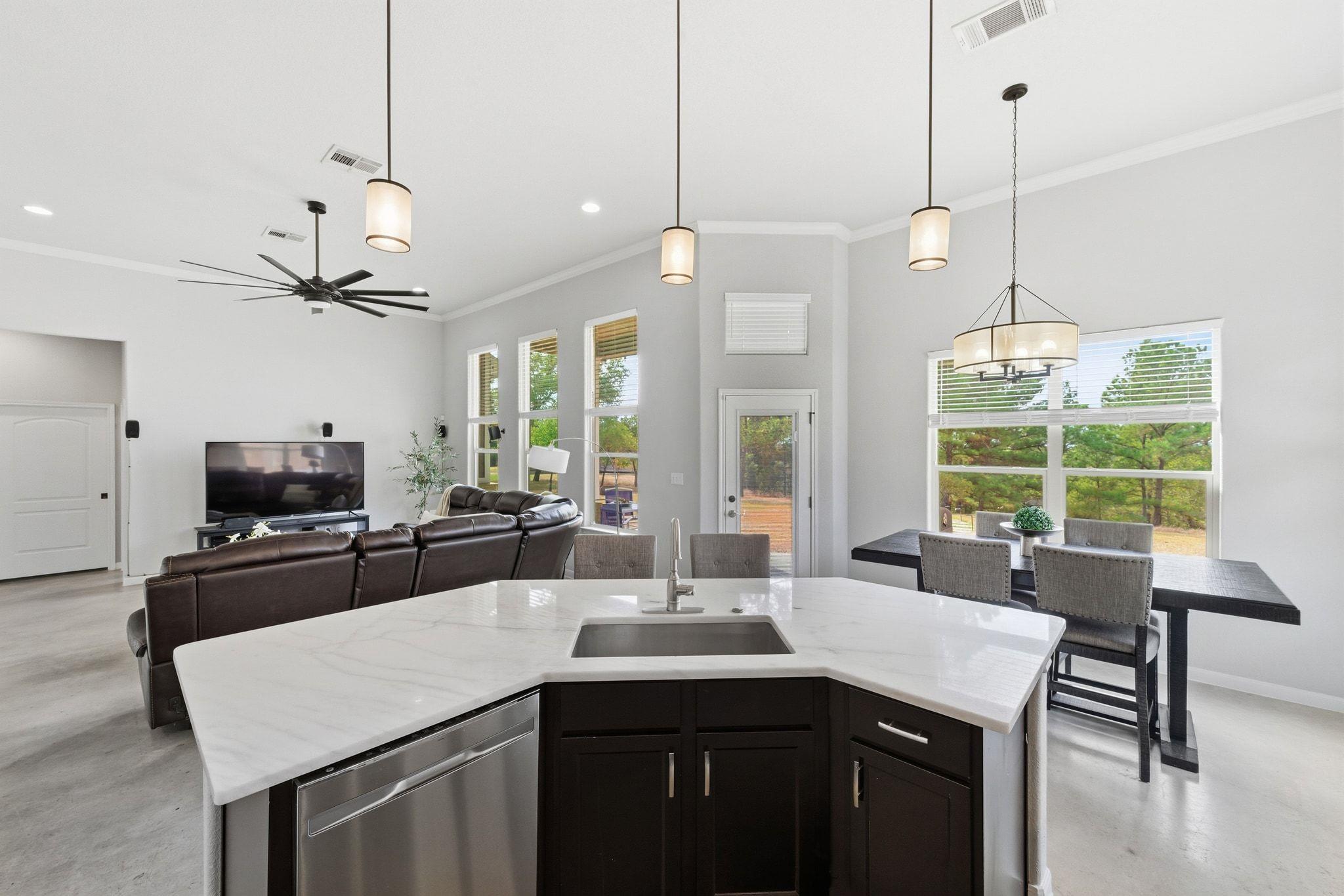 133 & 135 E Keanahalululu Ln, Bastrop, TX 78602