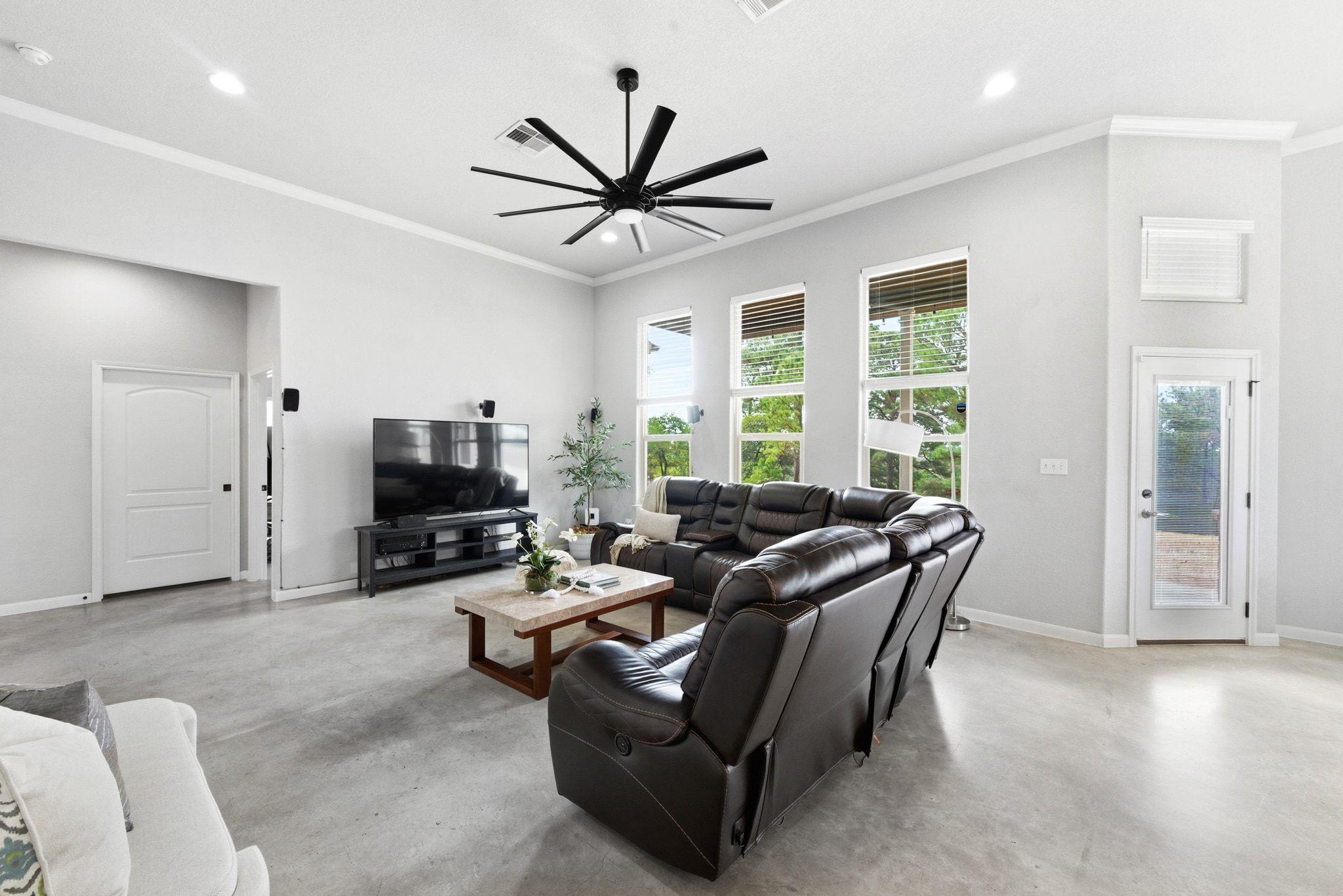 133 & 135 E Keanahalululu Ln, Bastrop, TX 78602