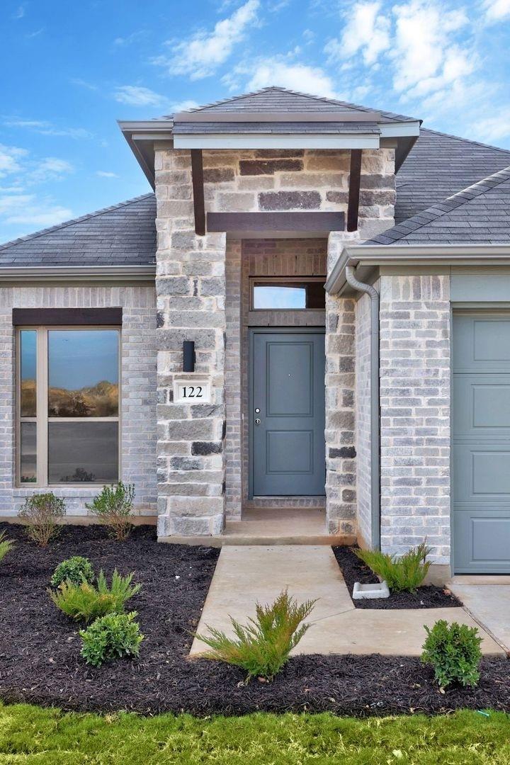 122 Mandeville Dr, Hutto, TX 78634