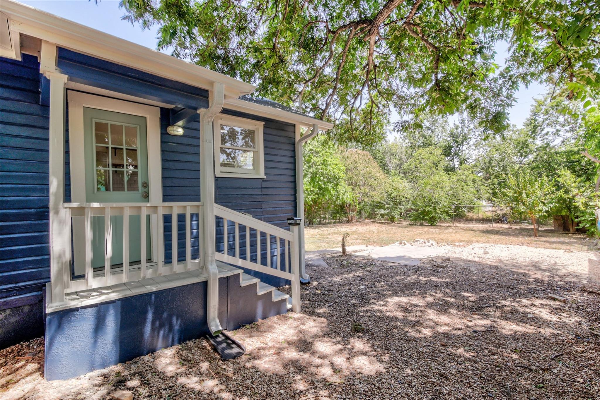 917 W 4th St, Taylor, TX 76574