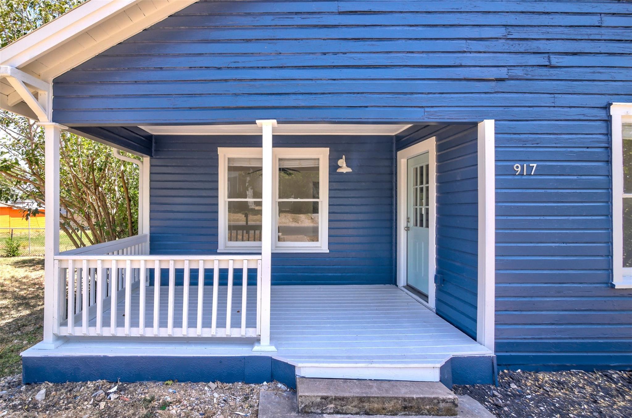 917 W 4th St, Taylor, TX 76574