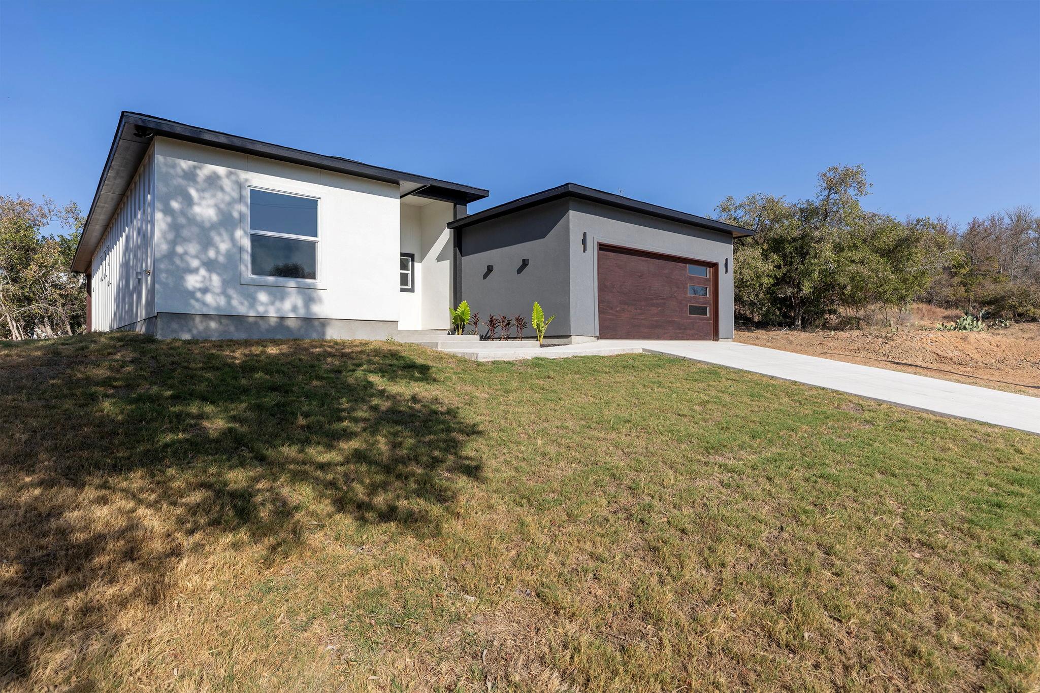 320 Kahana Ln, Bastrop, TX 78602