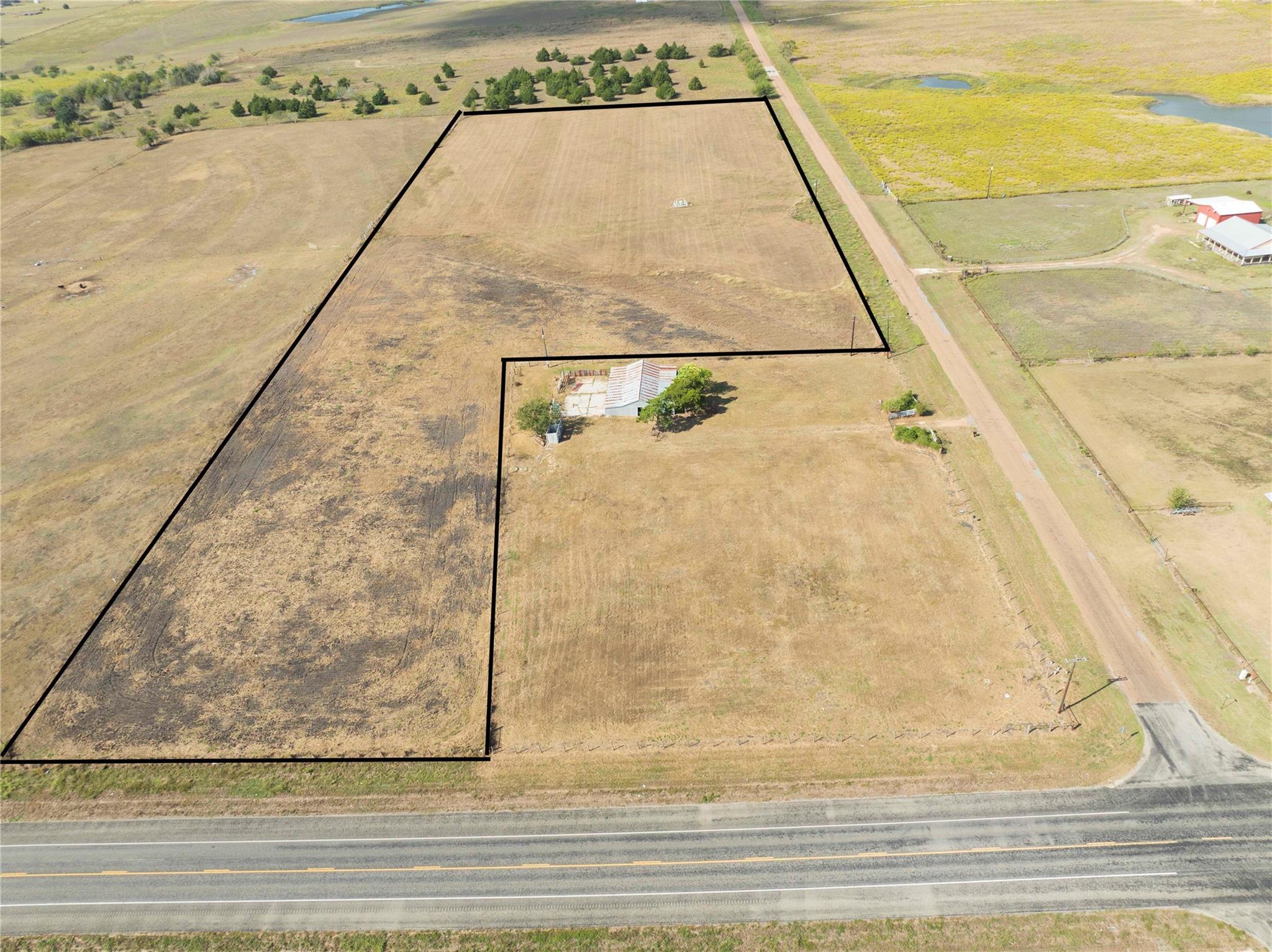 225 Knape Rd, La Grange, TX 78945