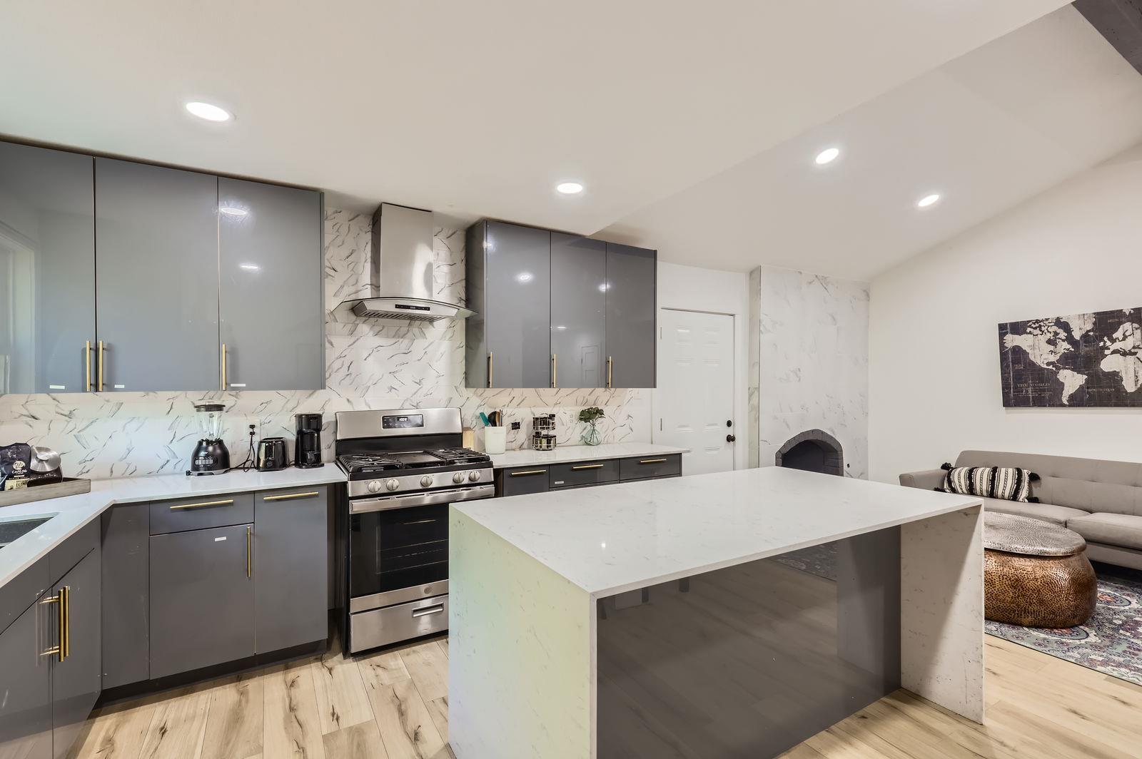 5236 Meadow Creek Dr, Austin, TX 78745