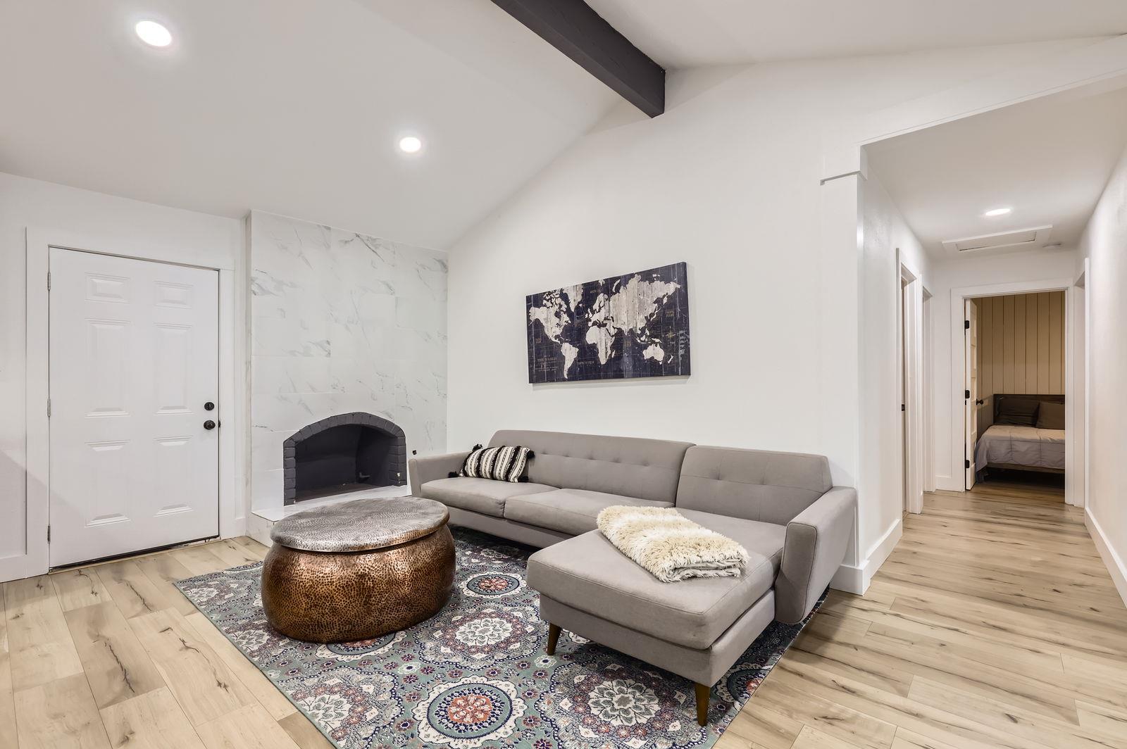 5236 Meadow Creek Dr, Austin, TX 78745