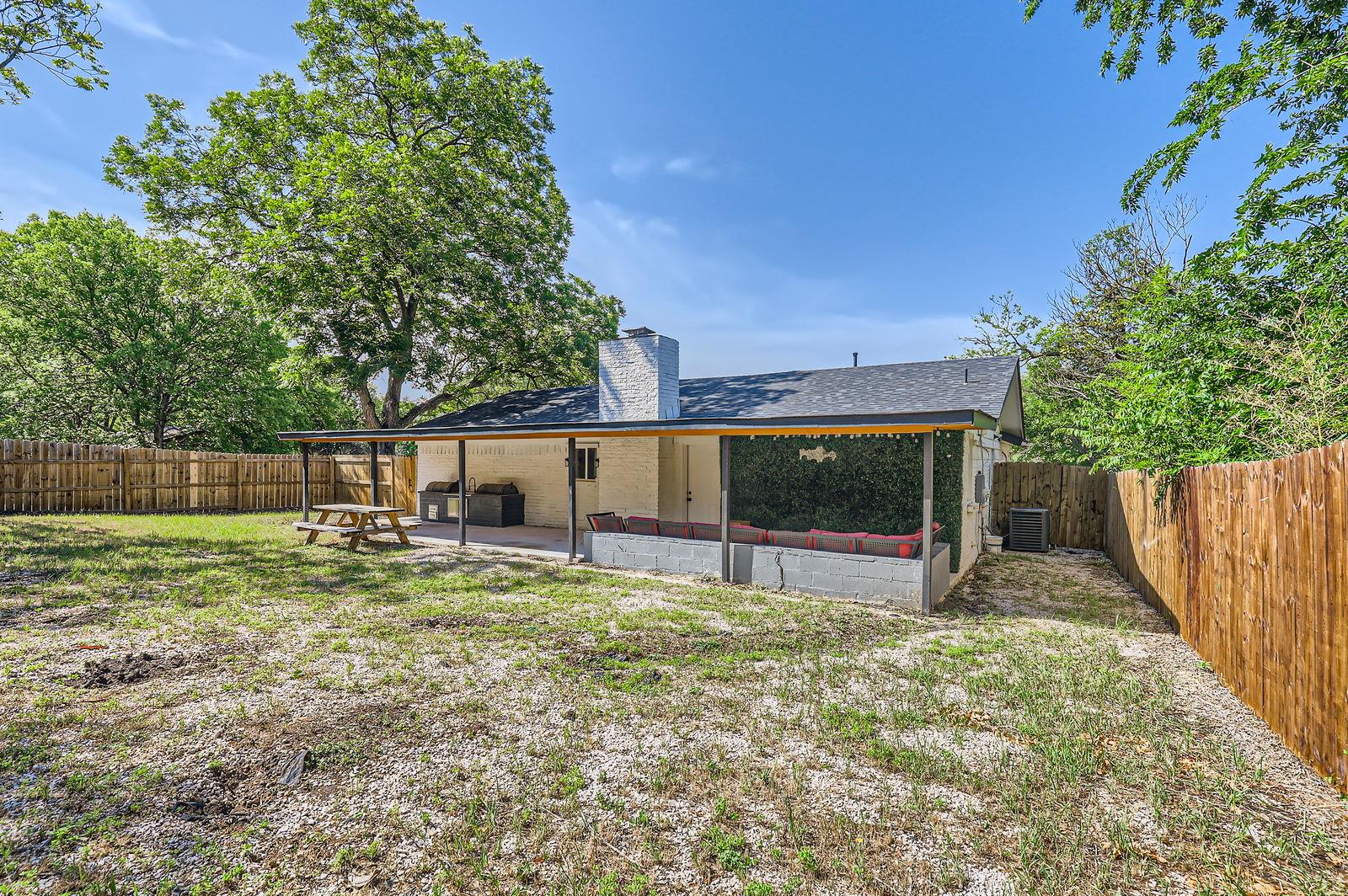 5236 Meadow Creek Dr, Austin, TX 78745