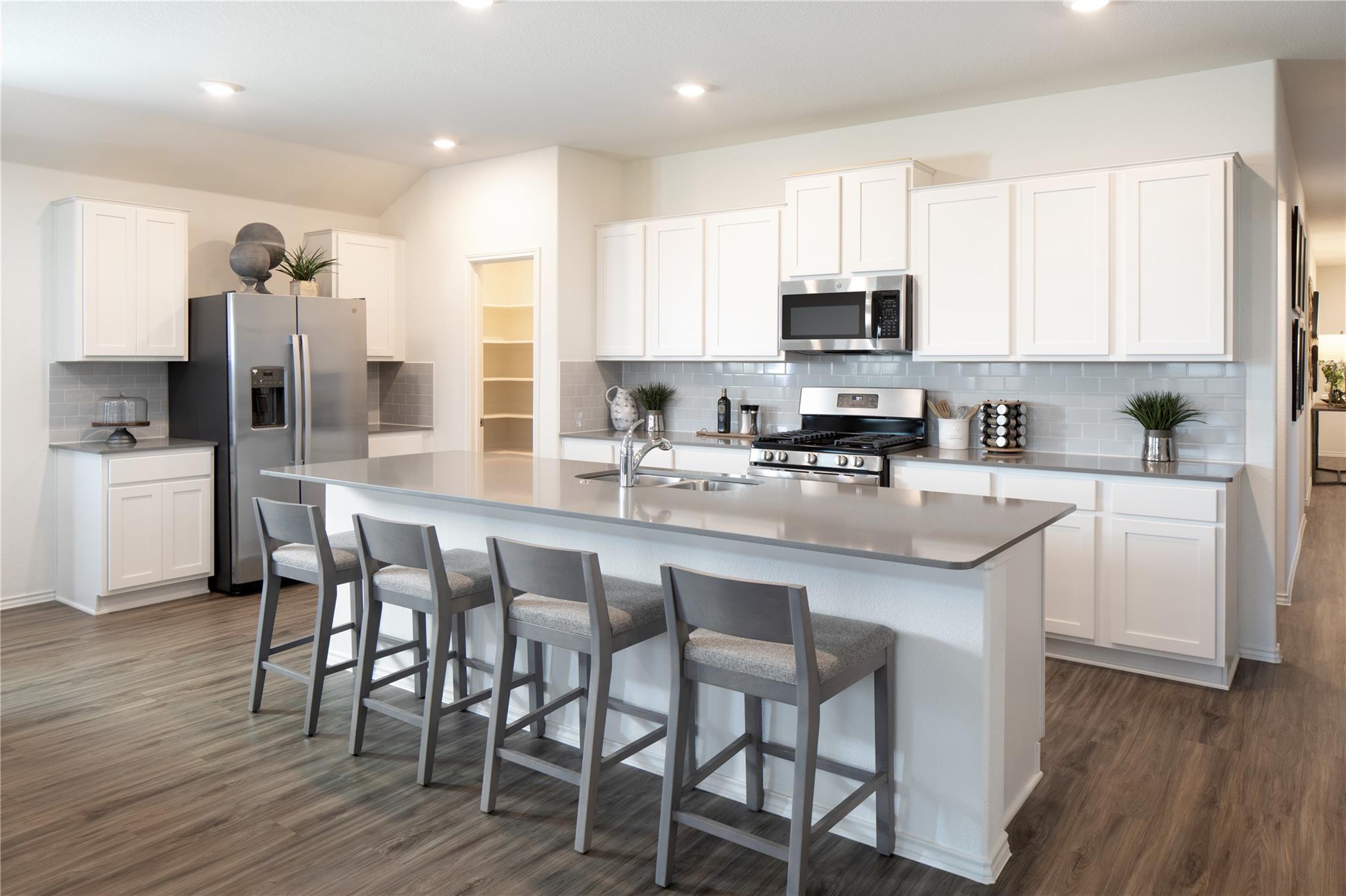 105 Donnington Dr, Hutto, TX 78634