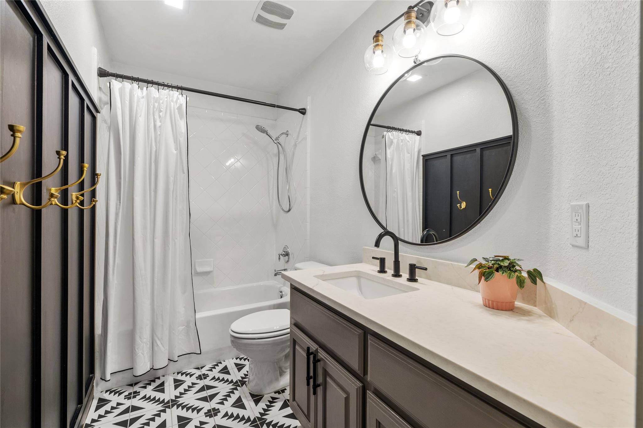 7901 Adelaide Dr, Austin, TX 78739