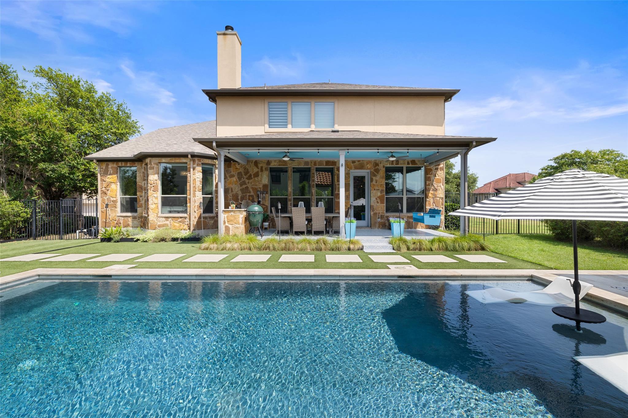 201 Aria Dr, Lakeway, TX 78738