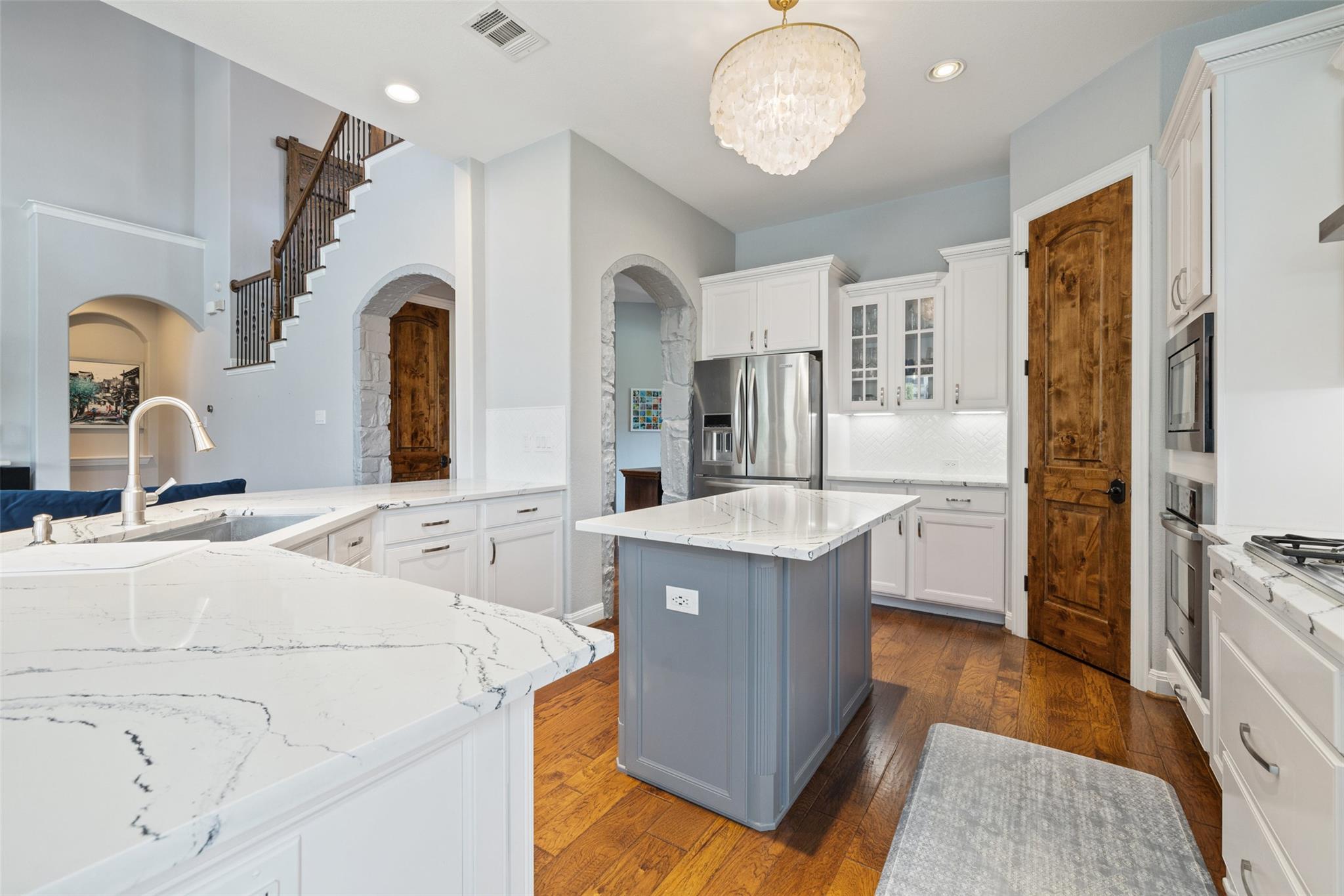 201 Aria Dr, Lakeway, TX 78738