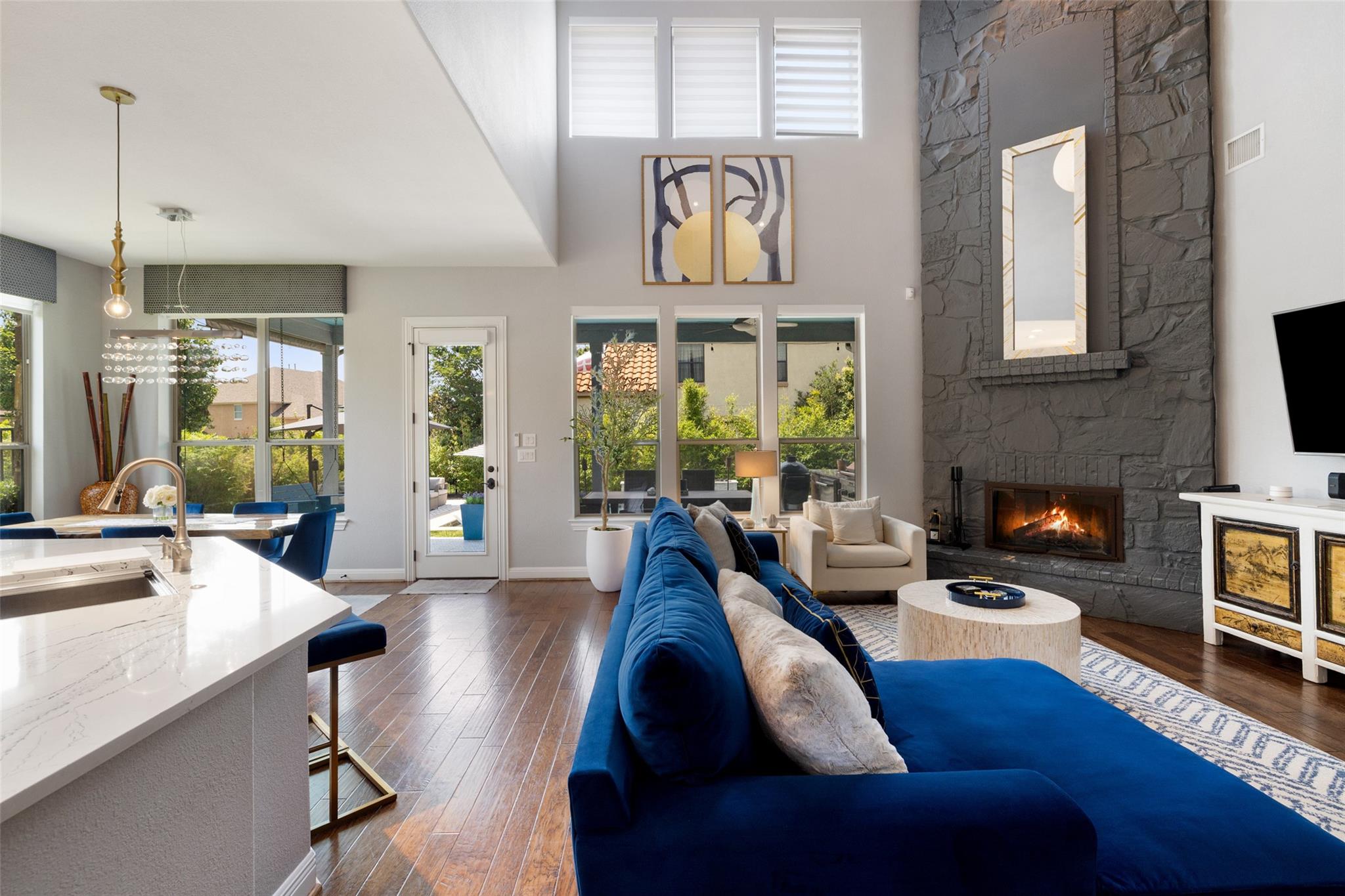 201 Aria Dr, Lakeway, TX 78738