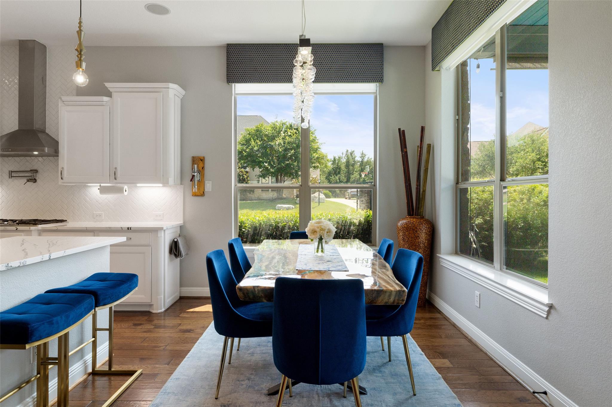 201 Aria Dr, Lakeway, TX 78738