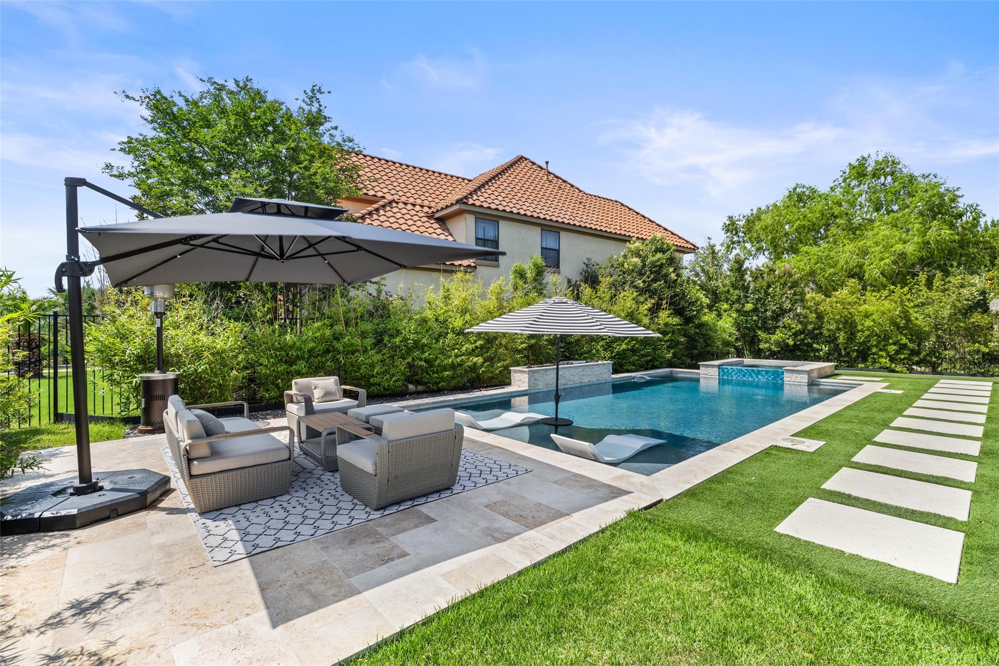 201 Aria Dr, Lakeway, TX 78738