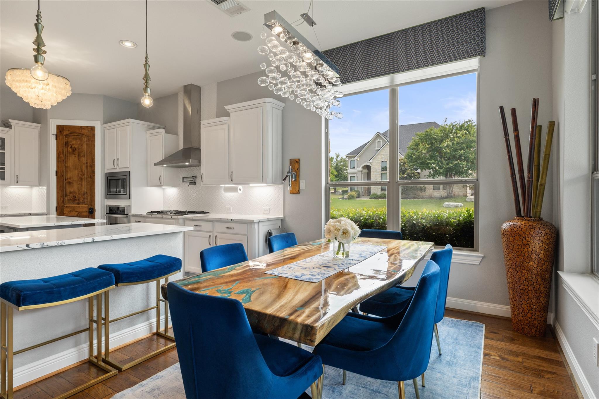 201 Aria Dr, Lakeway, TX 78738