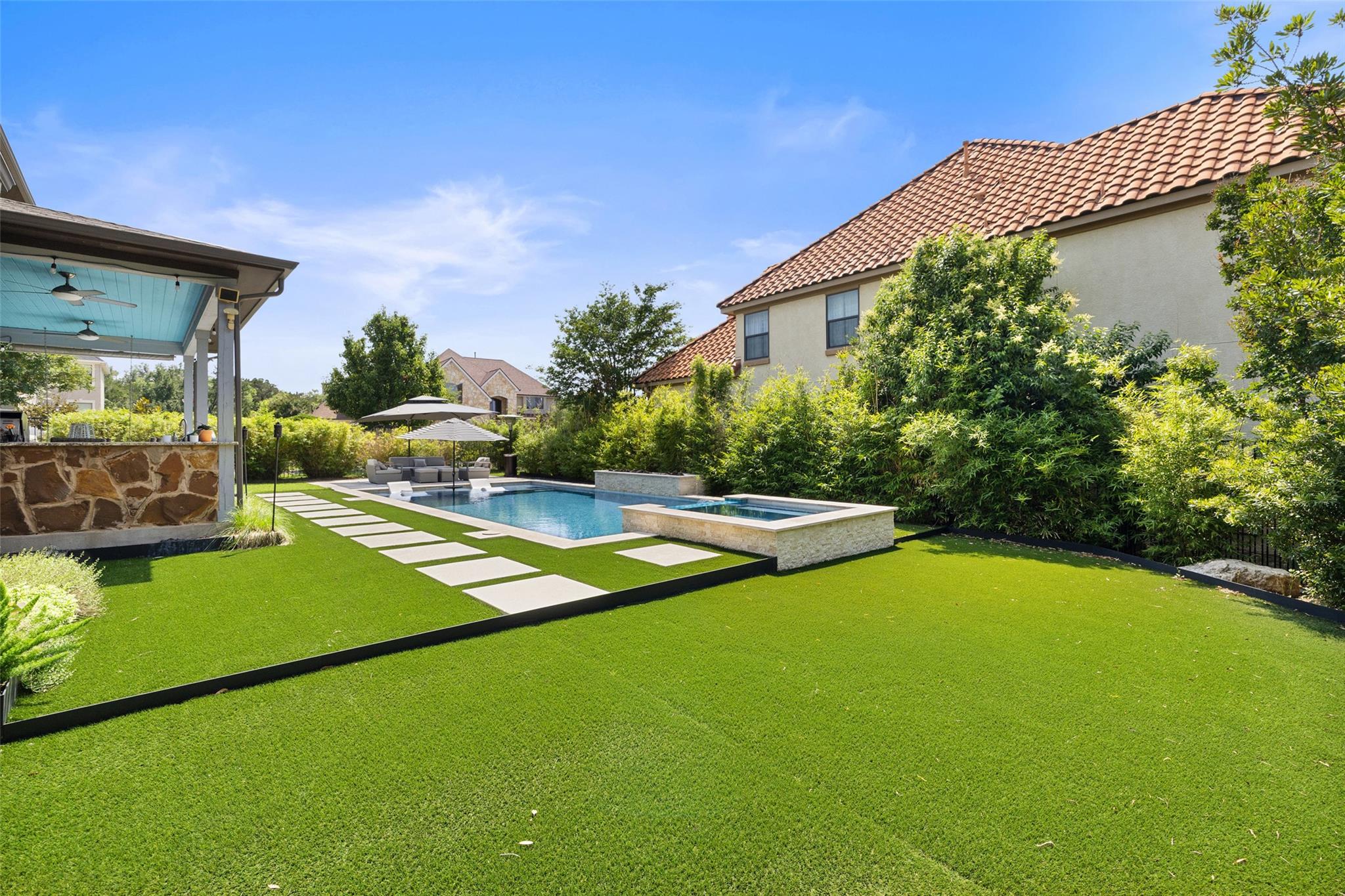 201 Aria Dr, Lakeway, TX 78738