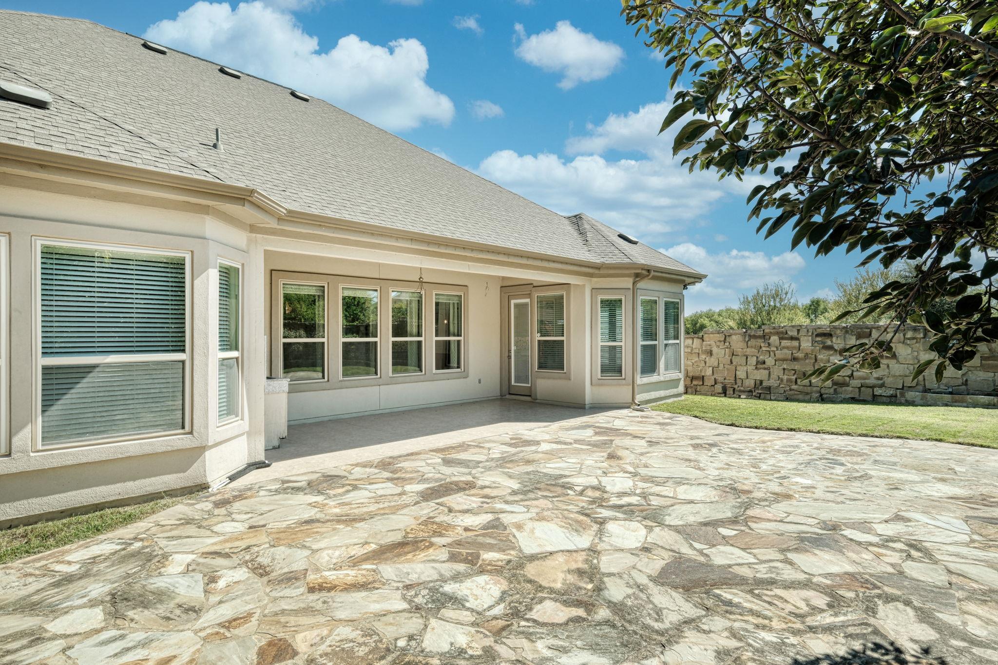 5000 Savio Dr, Round Rock, TX 78665