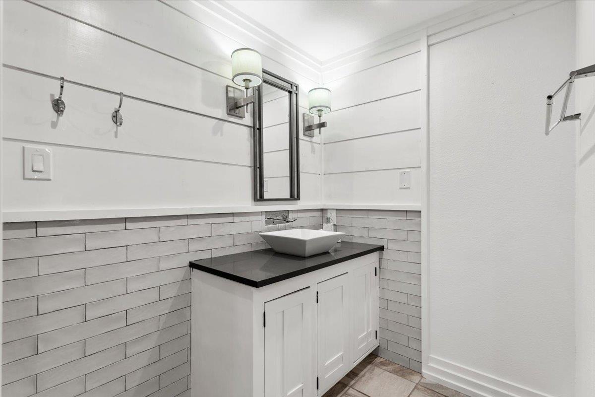 119 Vicinity Trl, Spicewood, TX 78669