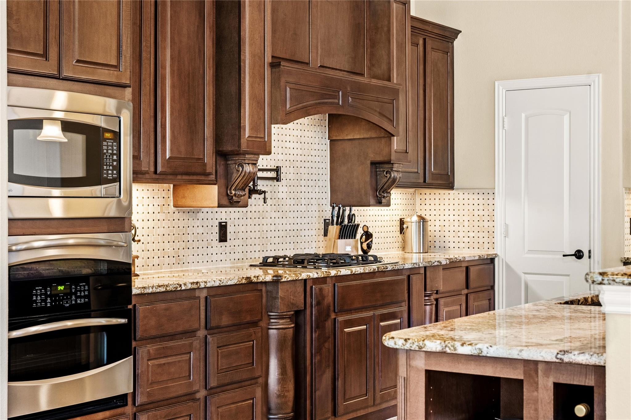 1122 Flint Rock Loop, Driftwood, TX 78619