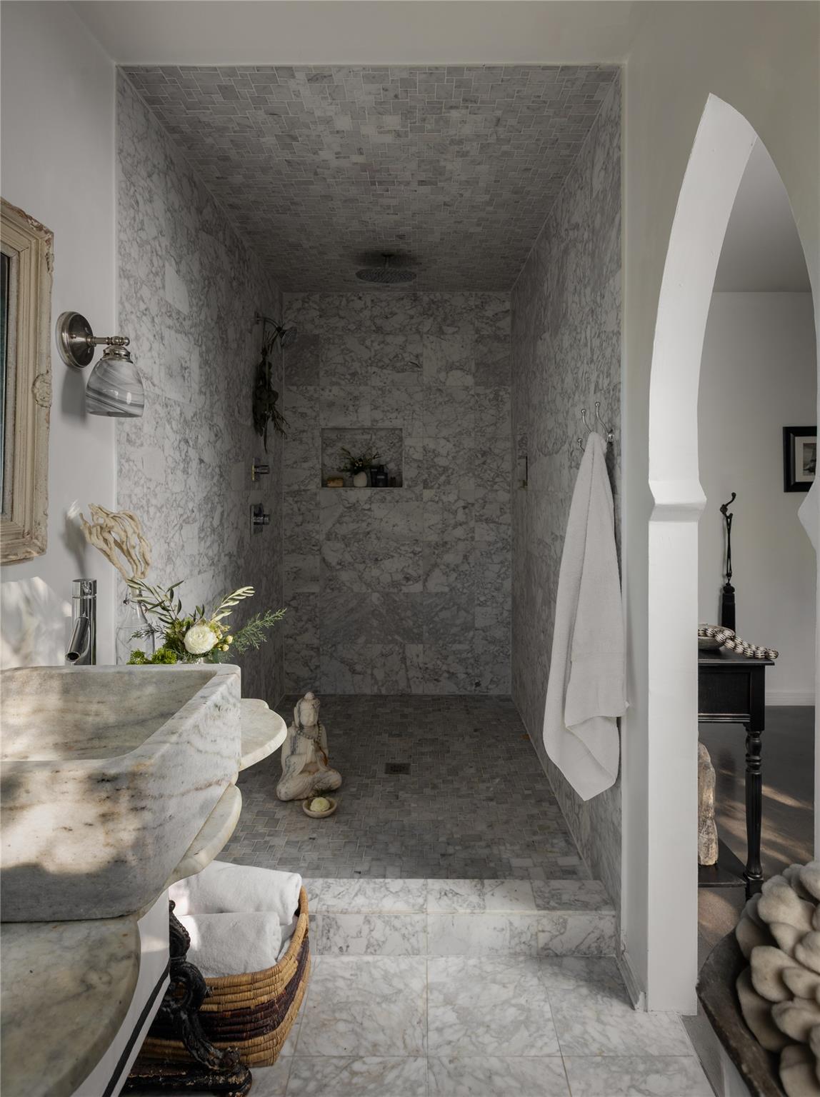 5205 Creekline Dr, Austin, TX 78745