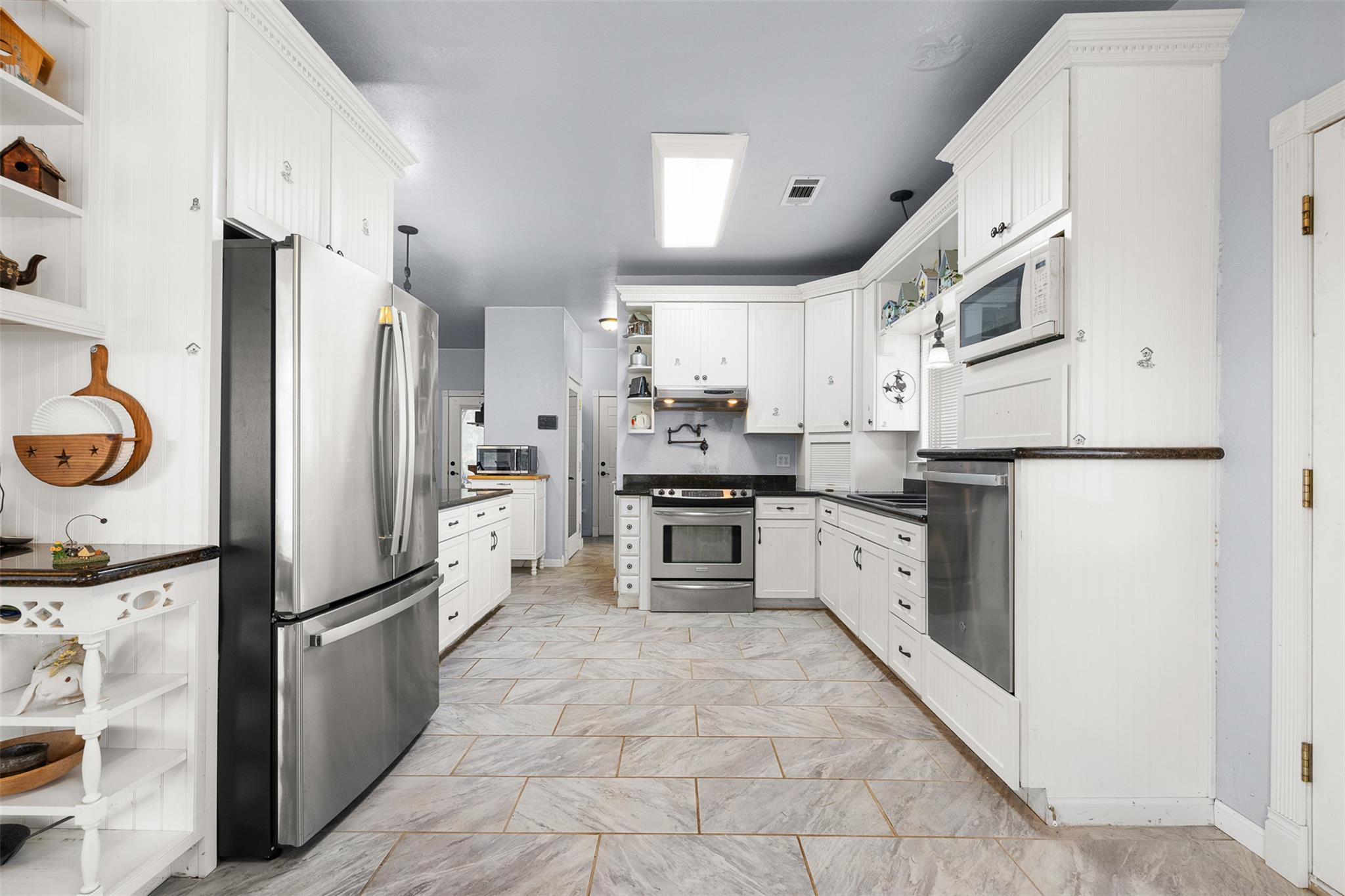 1327 Kenney Hall Rd, Brenham, TX 77833