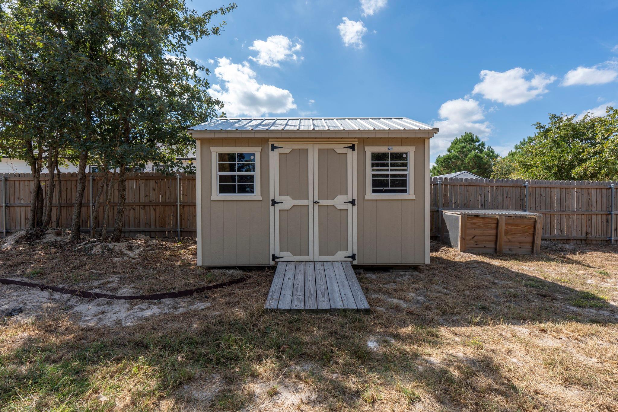 203 Cardinal Loop, Paige, TX 78659